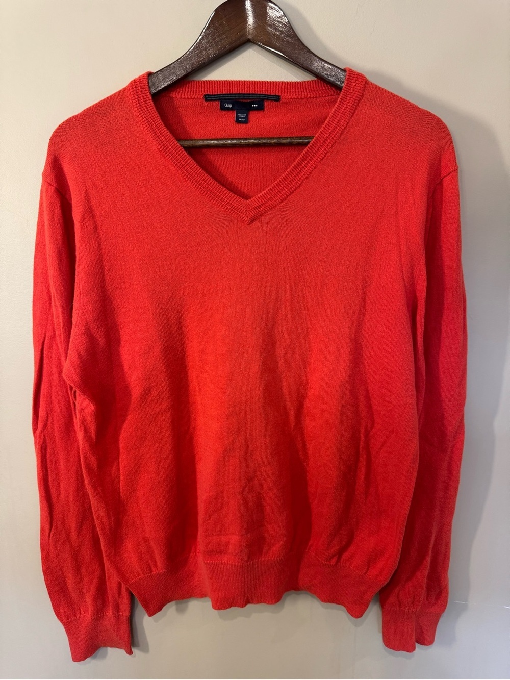 GAP Men's V-Neck Sweater in Bright Red - Picture 3 of 8